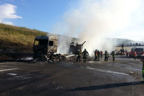 LKW-Brand auf der A4 Fahrtrichtung Dresden, kurz vor der Abfahrt Göschwitz